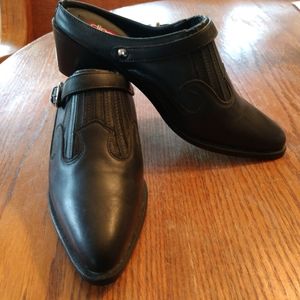 New w/o box Dingo Western slides/mules.